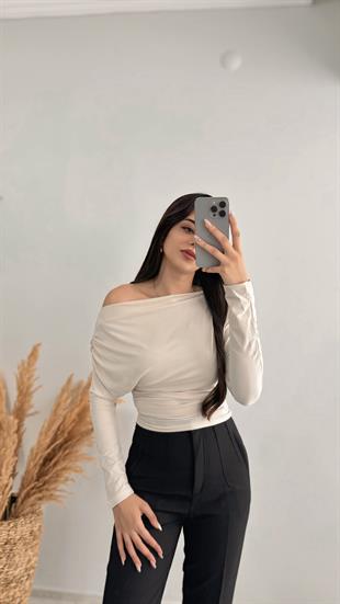Lucky Düşük Omuz Drapeli Asimetrik Krep Bluz Bej