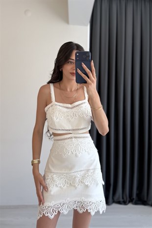 Müren Dantel İşlemeli Etekli Beyaz Elbise