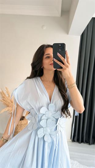 Oxana Çiçek İşlemeli Omuz Büzgülü Elbise Mavi
