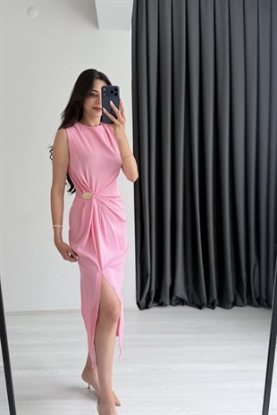 Ringo Pembe Toka Detaylı Yırtmaçlı Midi Elbise
