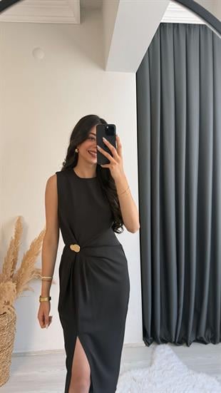 Ringo Siyah Toka Detaylı Yırtmaçlı Midi Elbise