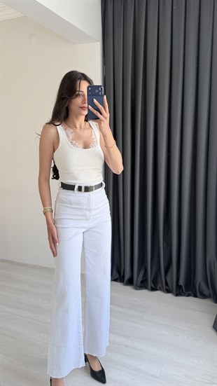 Sisley Beyaz Kemerli Yüksek Bel Jean