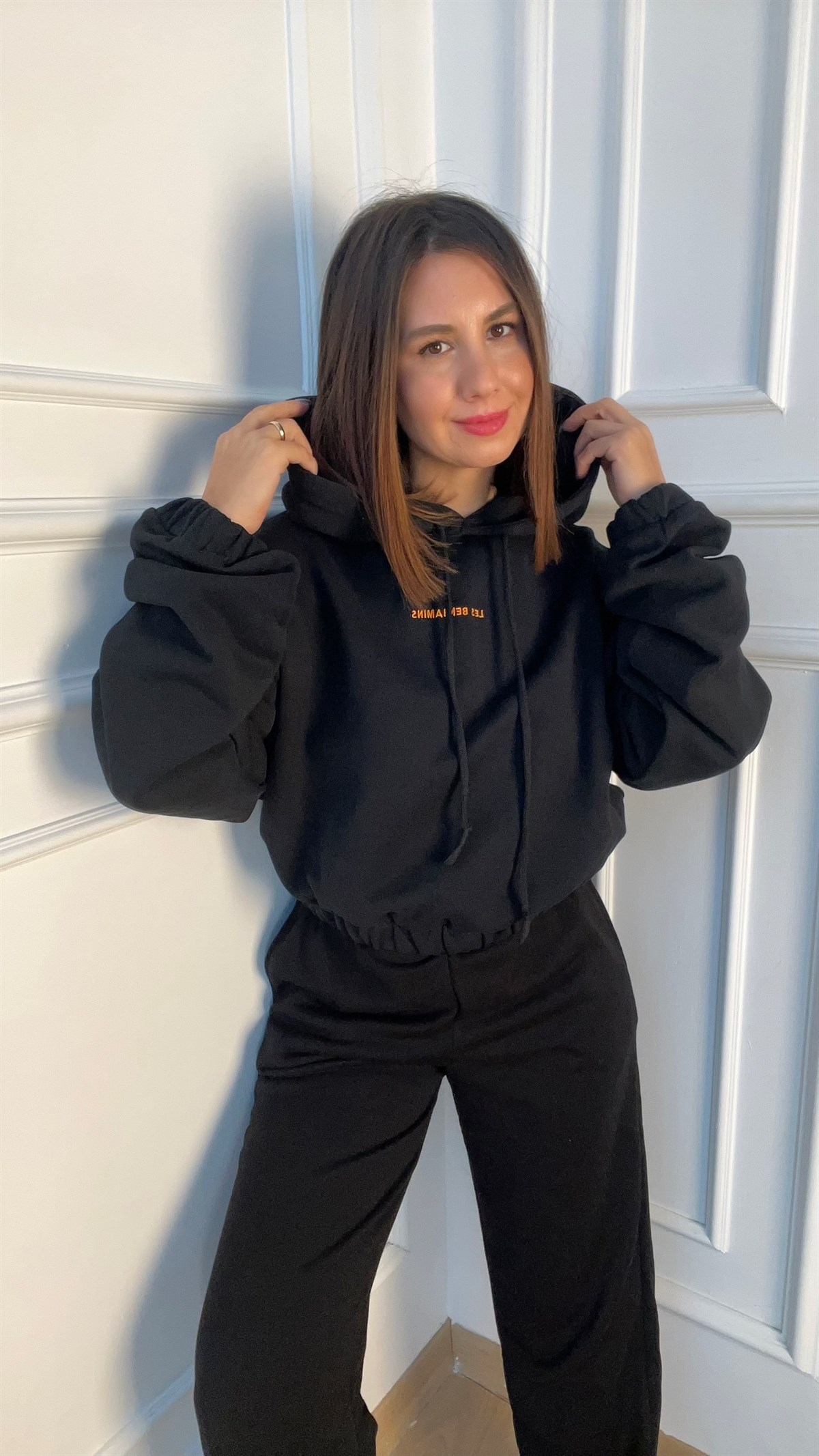 Kısa Siyah Kapişonlu Sweat