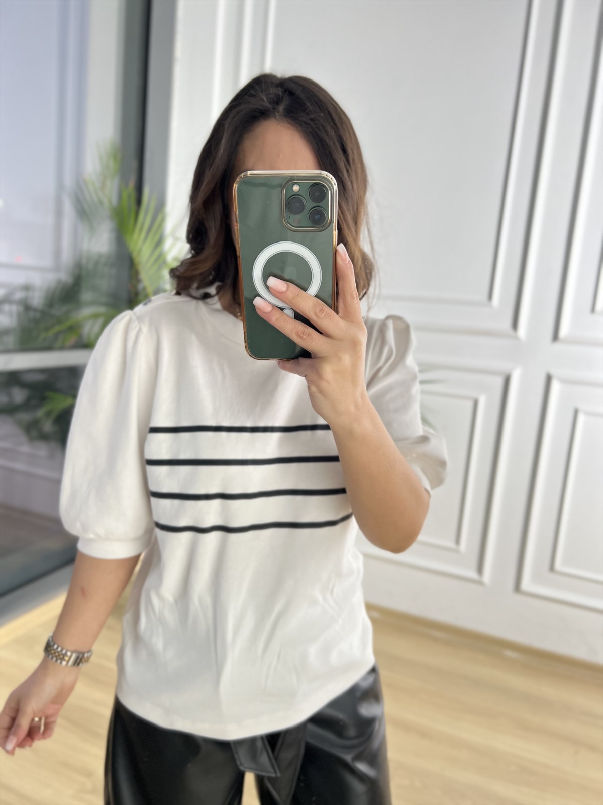Omuzu Çıtçıtlı Çizgili Tişört