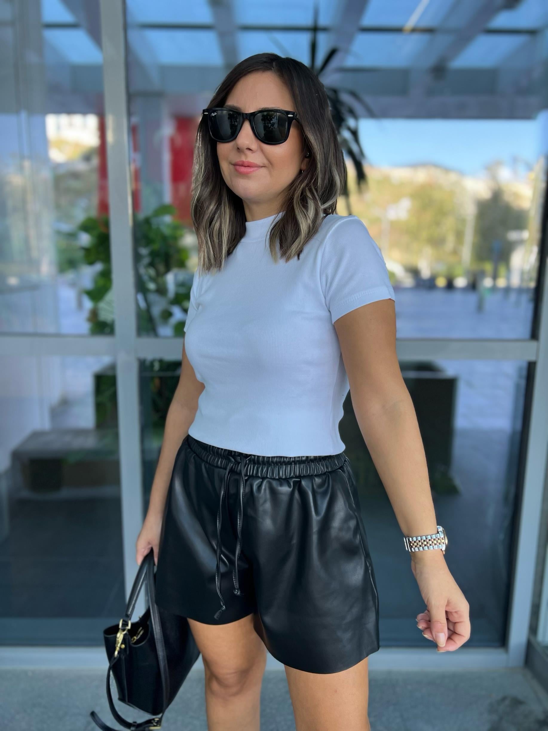 Siyah Deri Şort