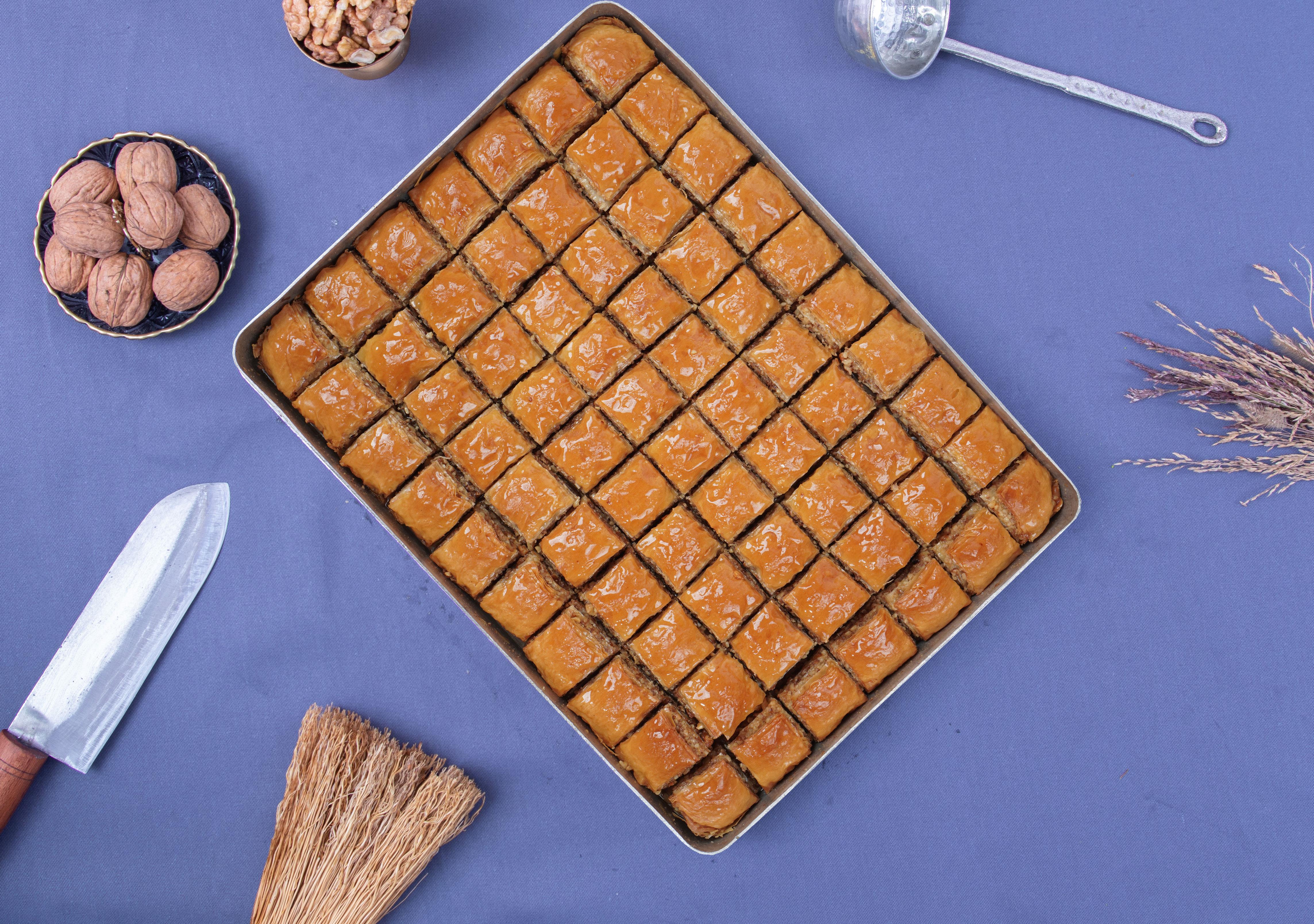 EV BAKLAVASI TEPSİ (KAPORALI)