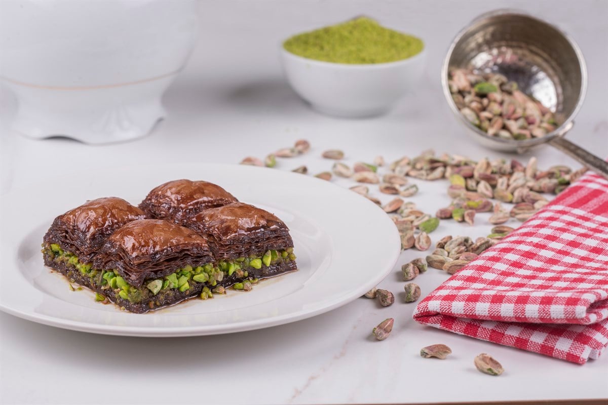 FISTIKLI ÇİKOLATALI BAKLAVA 