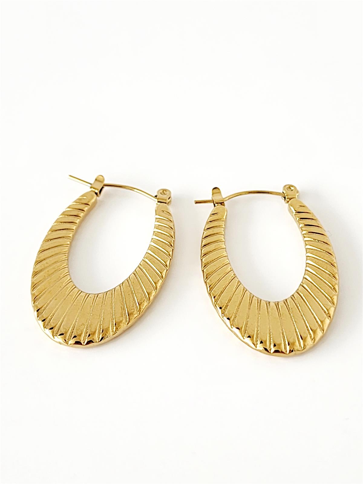 Çelik Gold Çizgi Desenli U Model Küpe