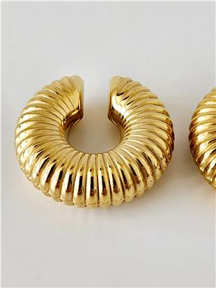 Çelik Gold Çizgi Desenli Bombeli Kıkırdak Küpe