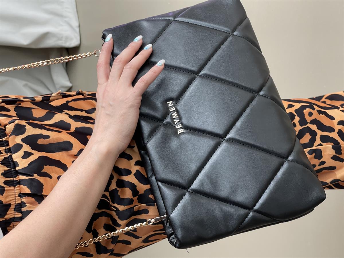 BEYMEN SİYAH KAPİTONELİ CLUTCH