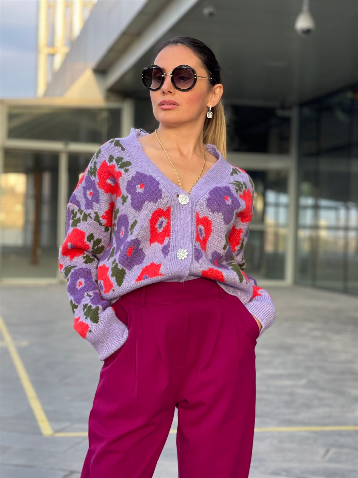 Düğmeli çiçekli hırka