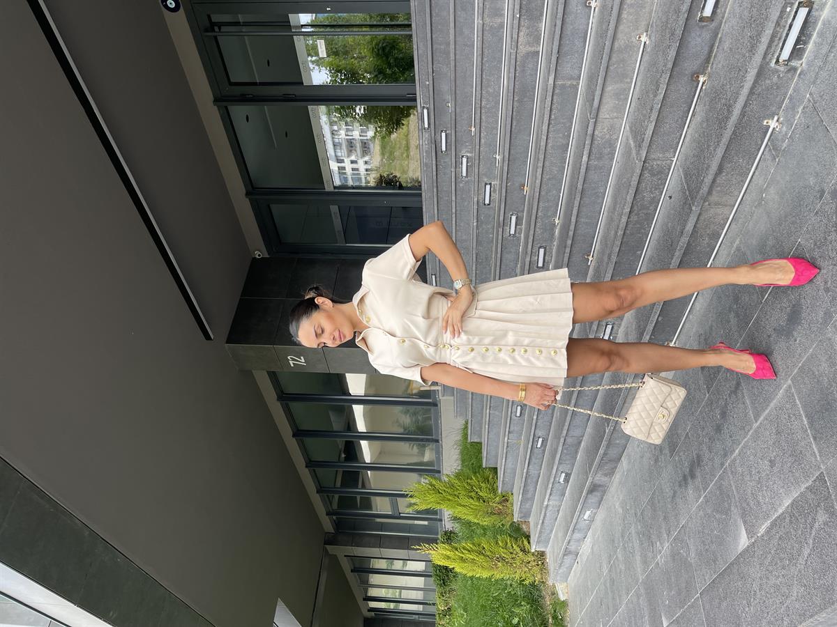 GOLD DÜĞMELİ PİLİSELİ ELBİSE