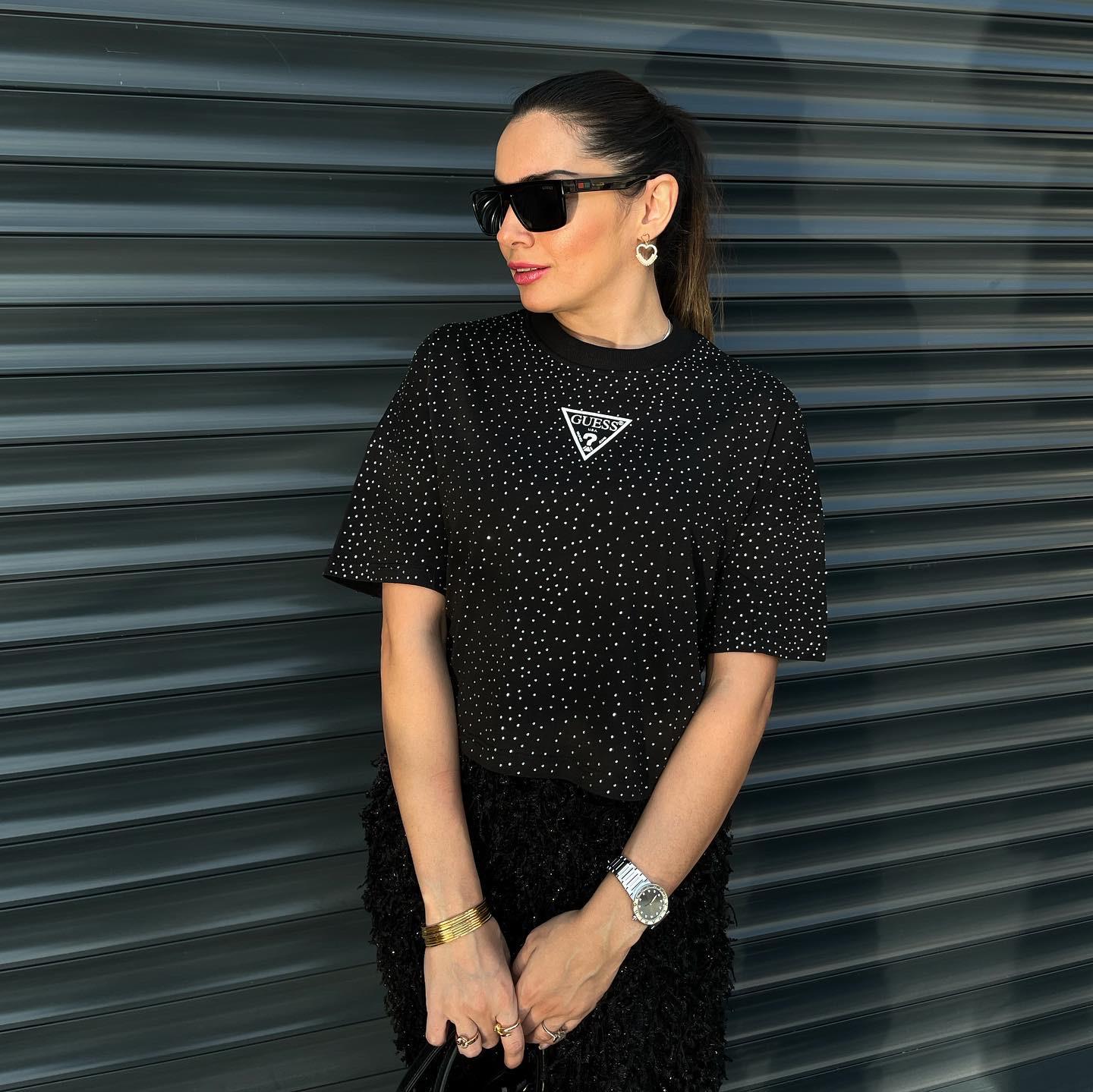 GUESS SİYAH TAŞ BASKILI T-SHIRT