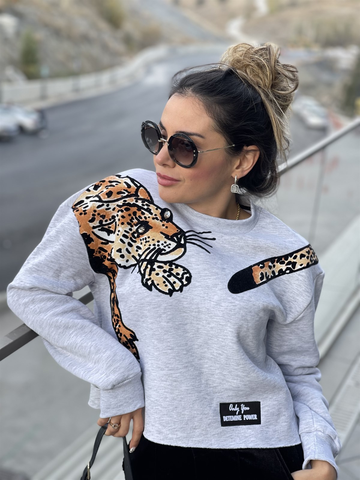 LEOPAR DESENLİ GRİ SWEATSHIRT