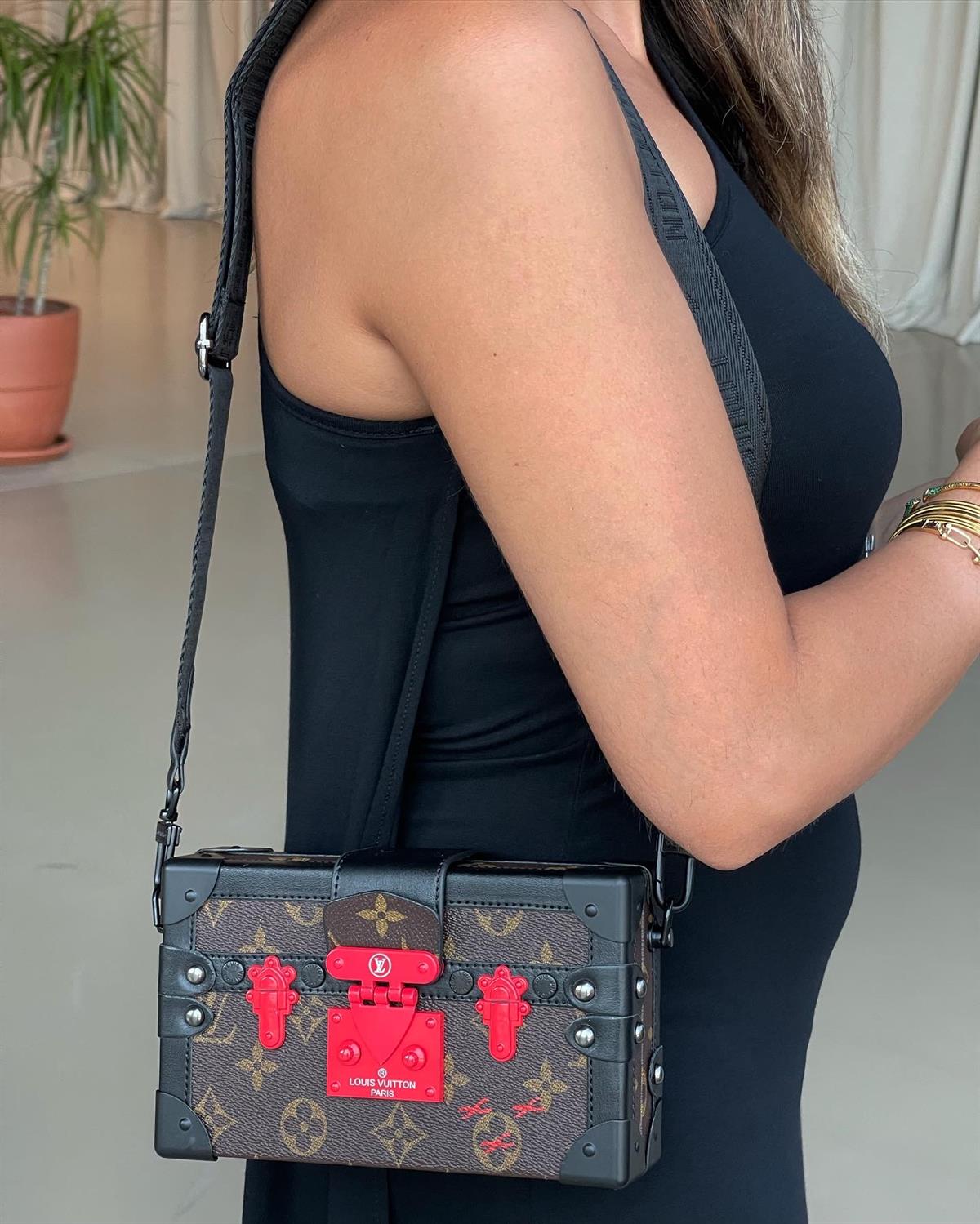 LOUIS VUITTON SANDIK ÇANTA