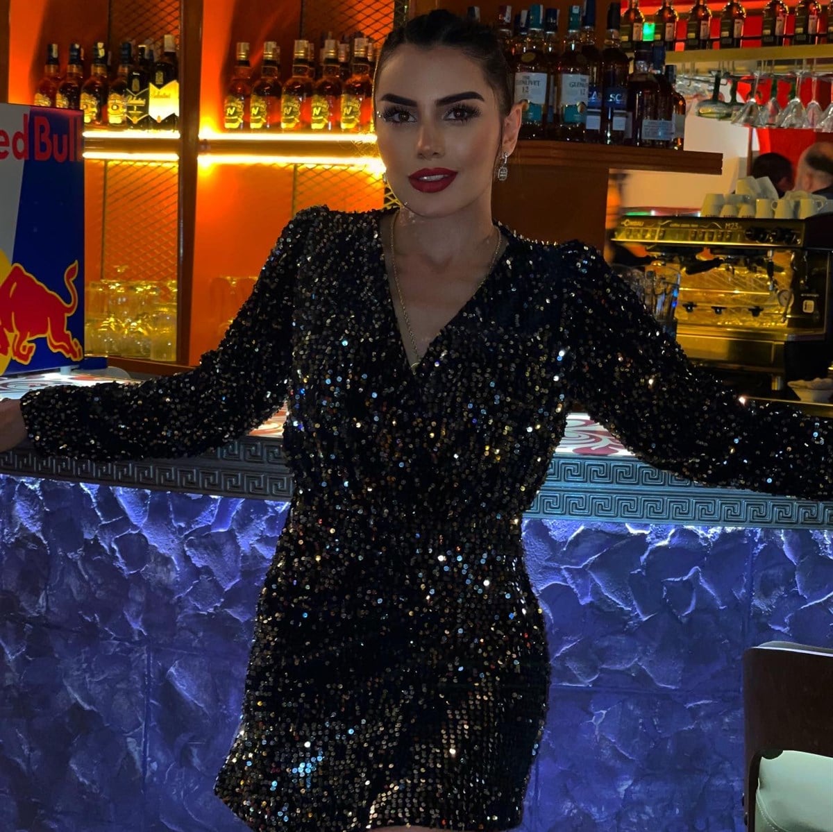 PAYETLİ SİYAH MİNİ ELBİSE