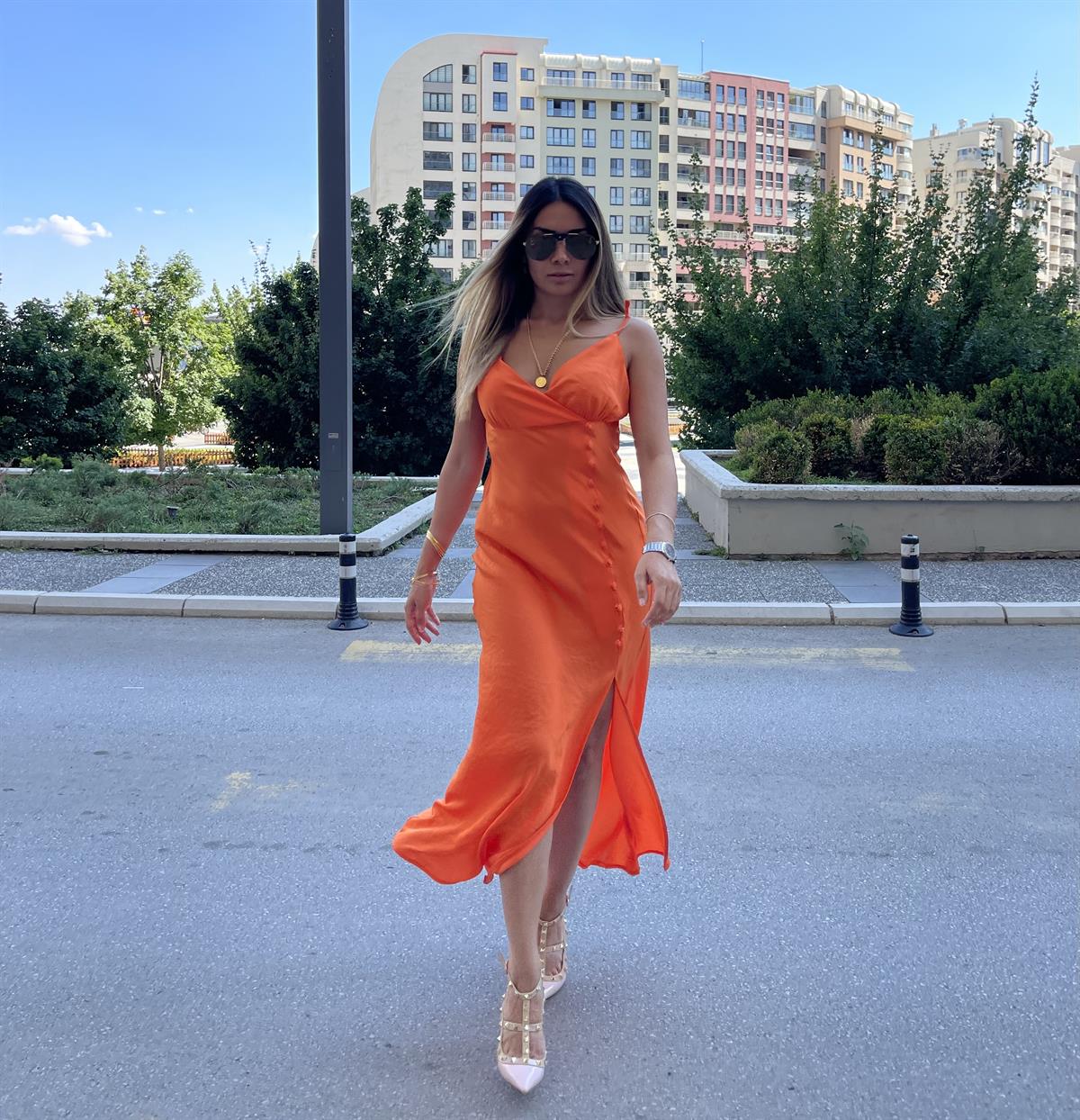ZARA TURUNCU SATEN ELBİSE