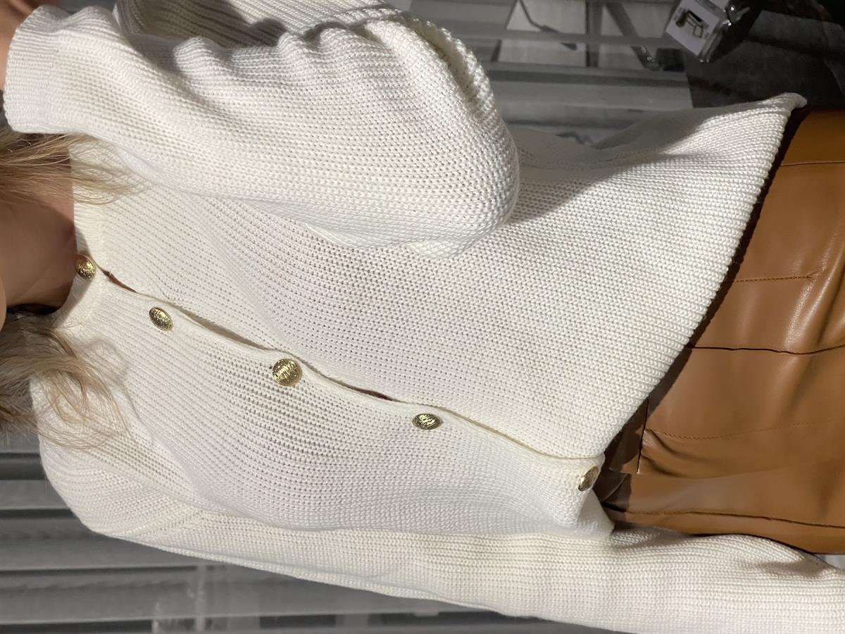 BEYAZ GOLD DÜĞMELİ HIRKA