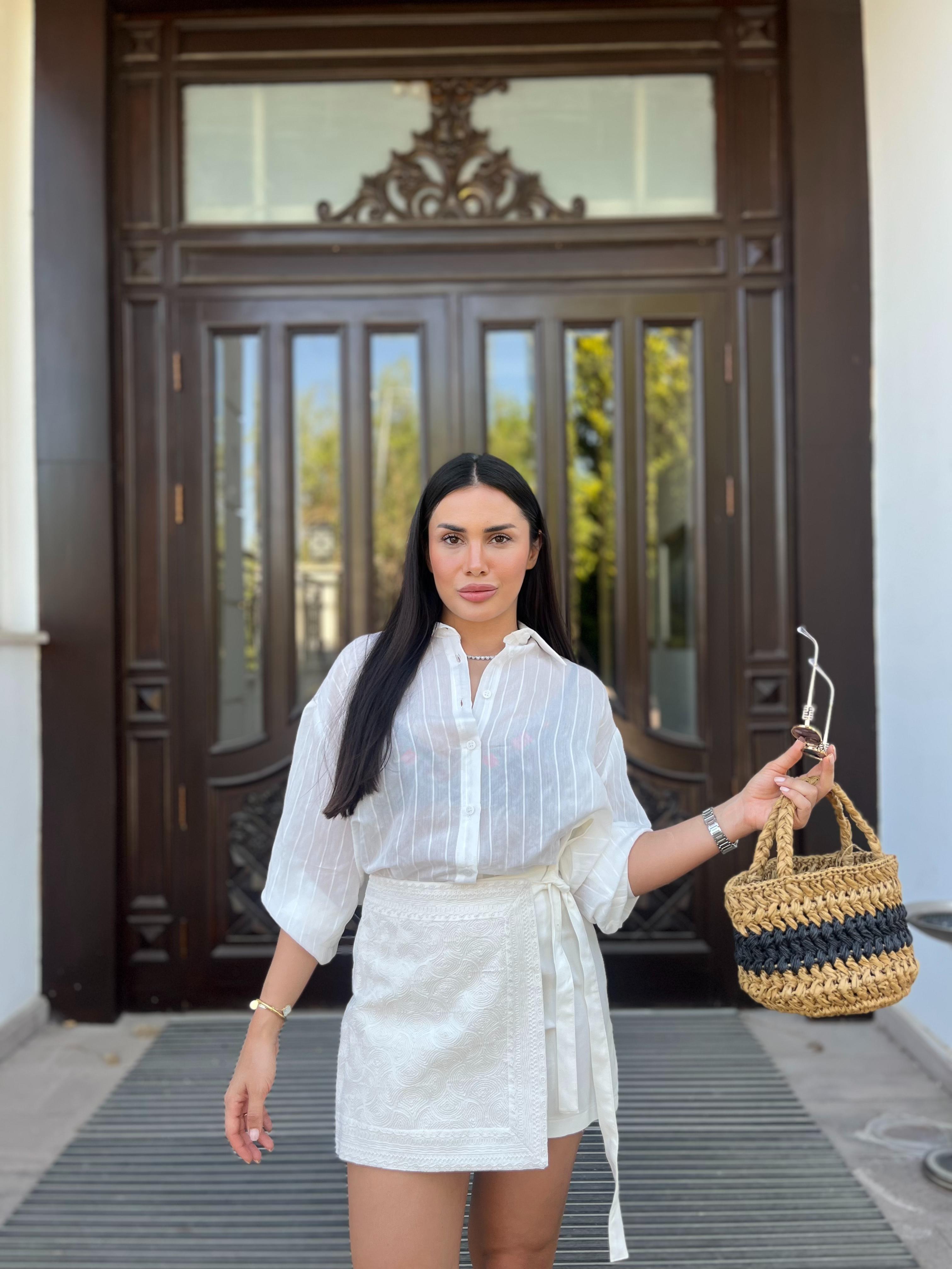 BEYAZ ŞERİTLİ GÖMLEK 