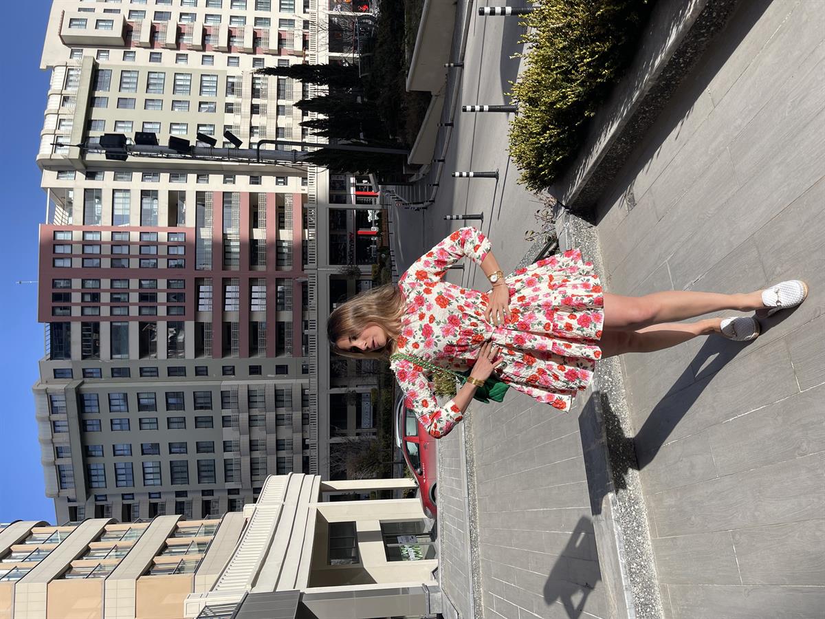 ÇİÇEK DESENLİ RENGARENK ELBİSE