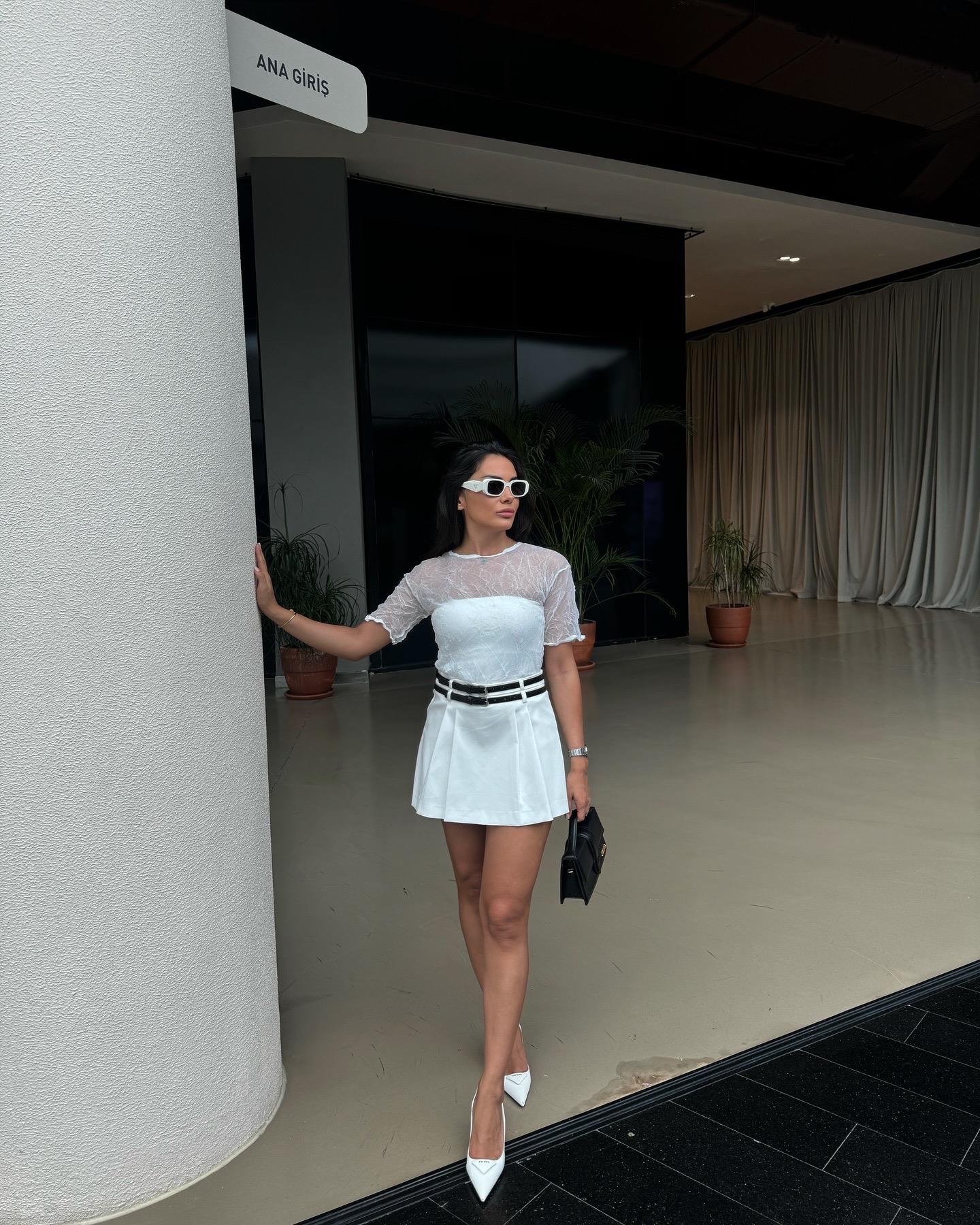 ÇİFT KEMERLİ BEYAZ MİNİ ETEK