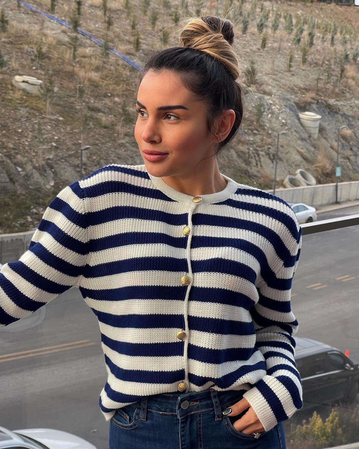 ÇİZGİLİ İKİ RENK HIRKA