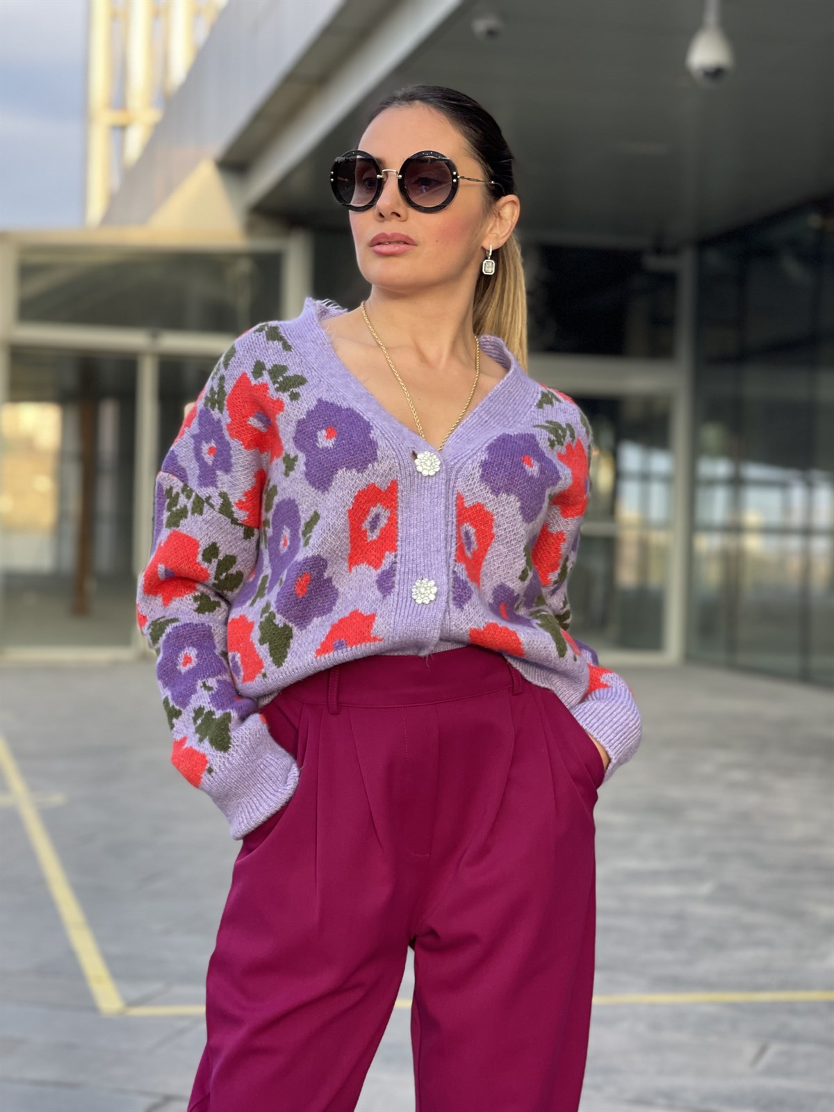 Düğmeli çiçekli hırka