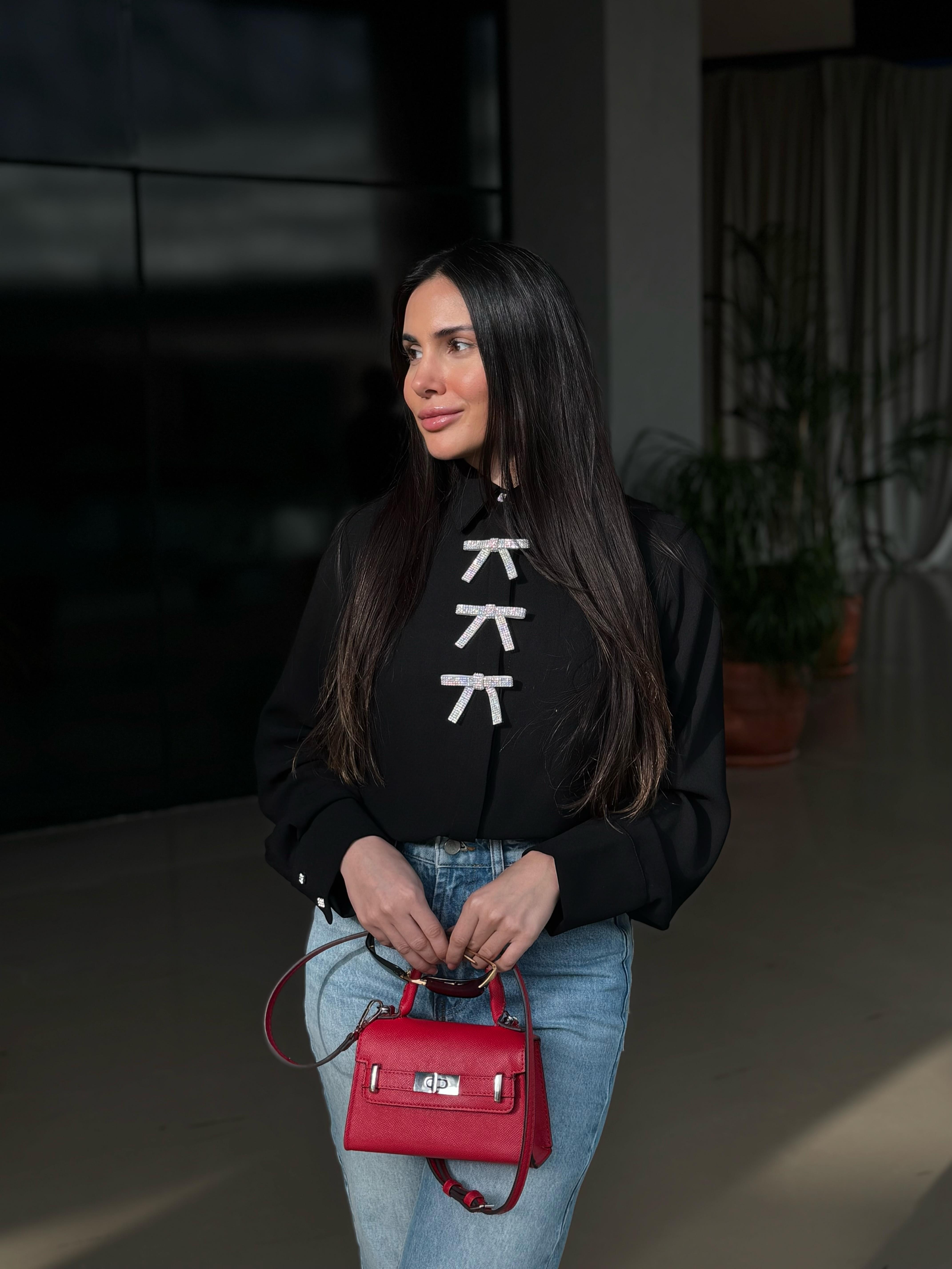 FİYONKLU SİYAH GÖMLEK