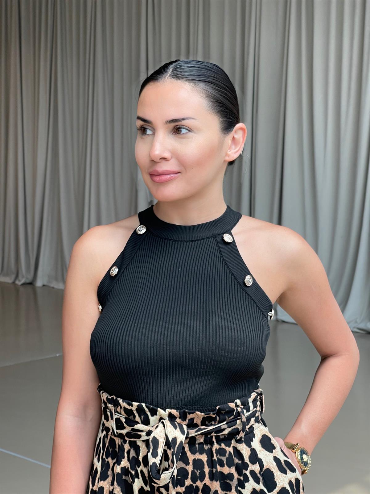 GOLD DÜĞMELİ SİYAH TRİKO CROP