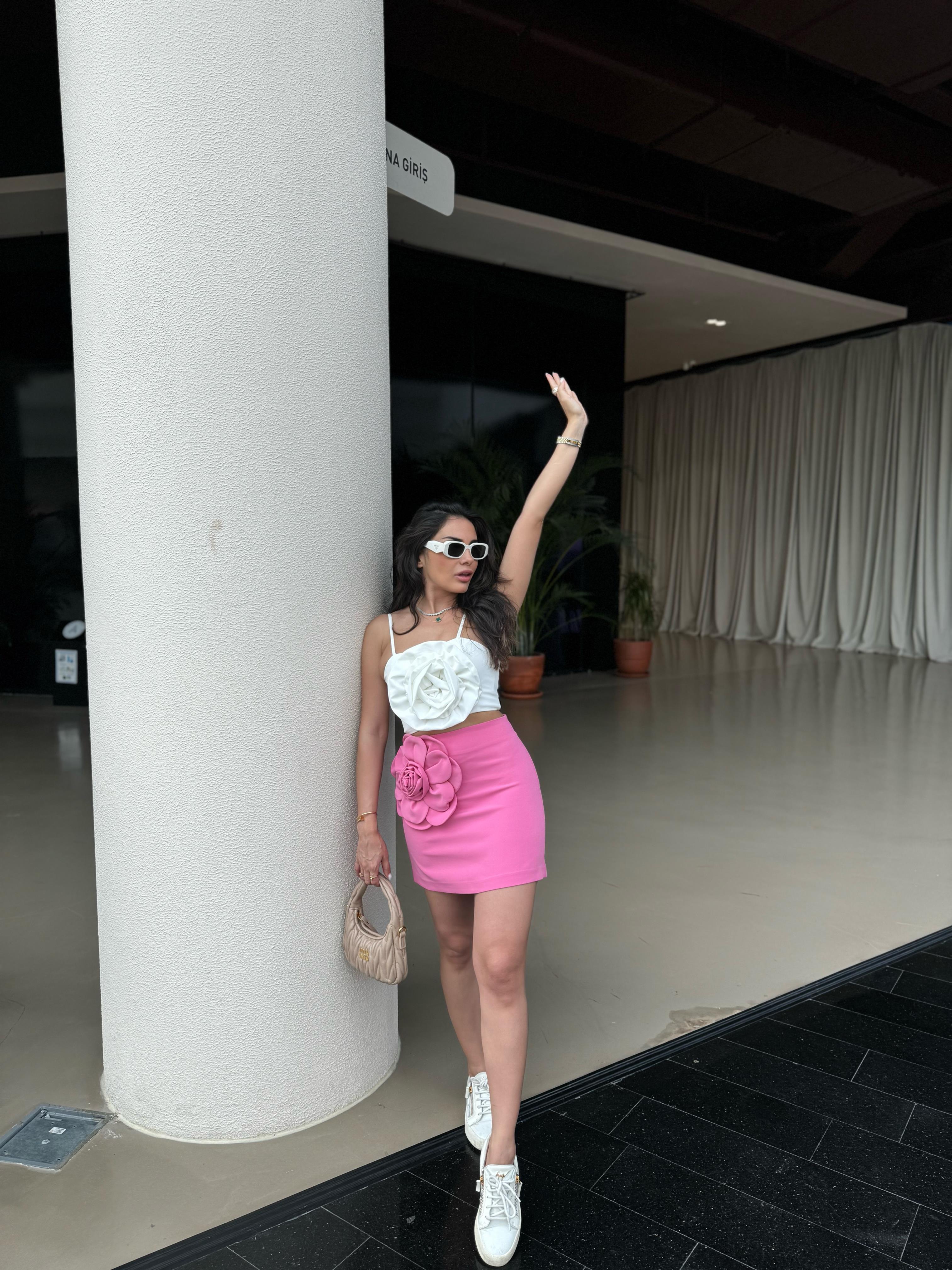 GÜL DETAYLI ASKILI BÜSTİYER 