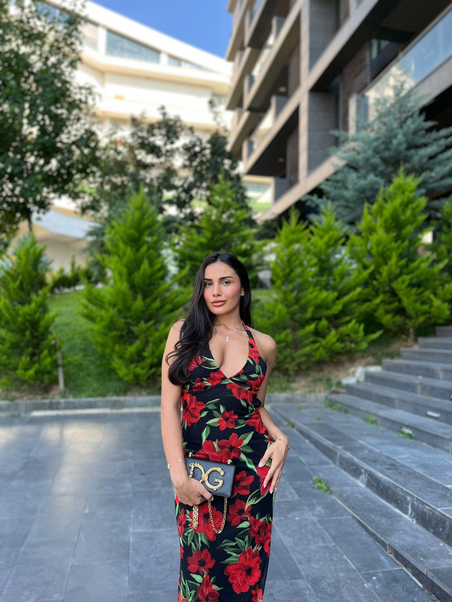 GÜL DETAYLI UZUN ELBİSE 