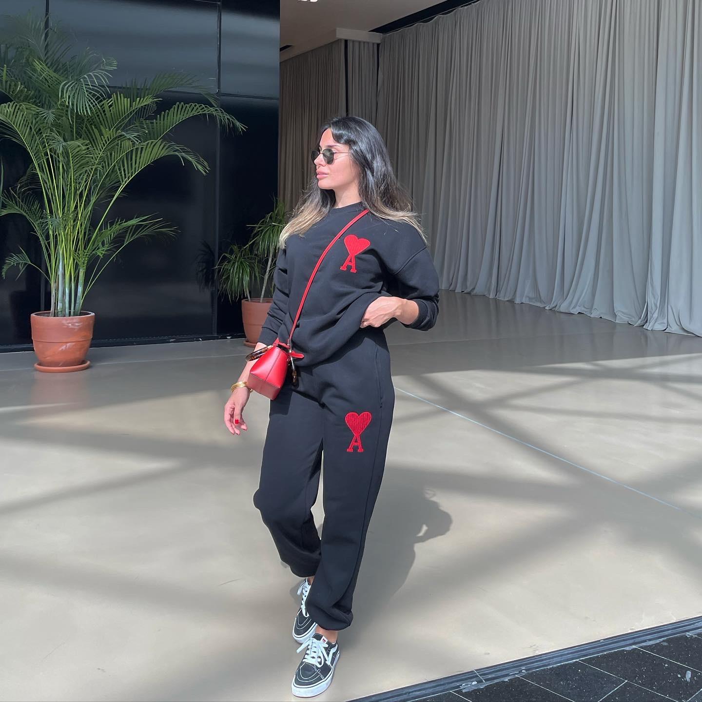 HARFLİ SİYAH EŞOFMAN TAKIM