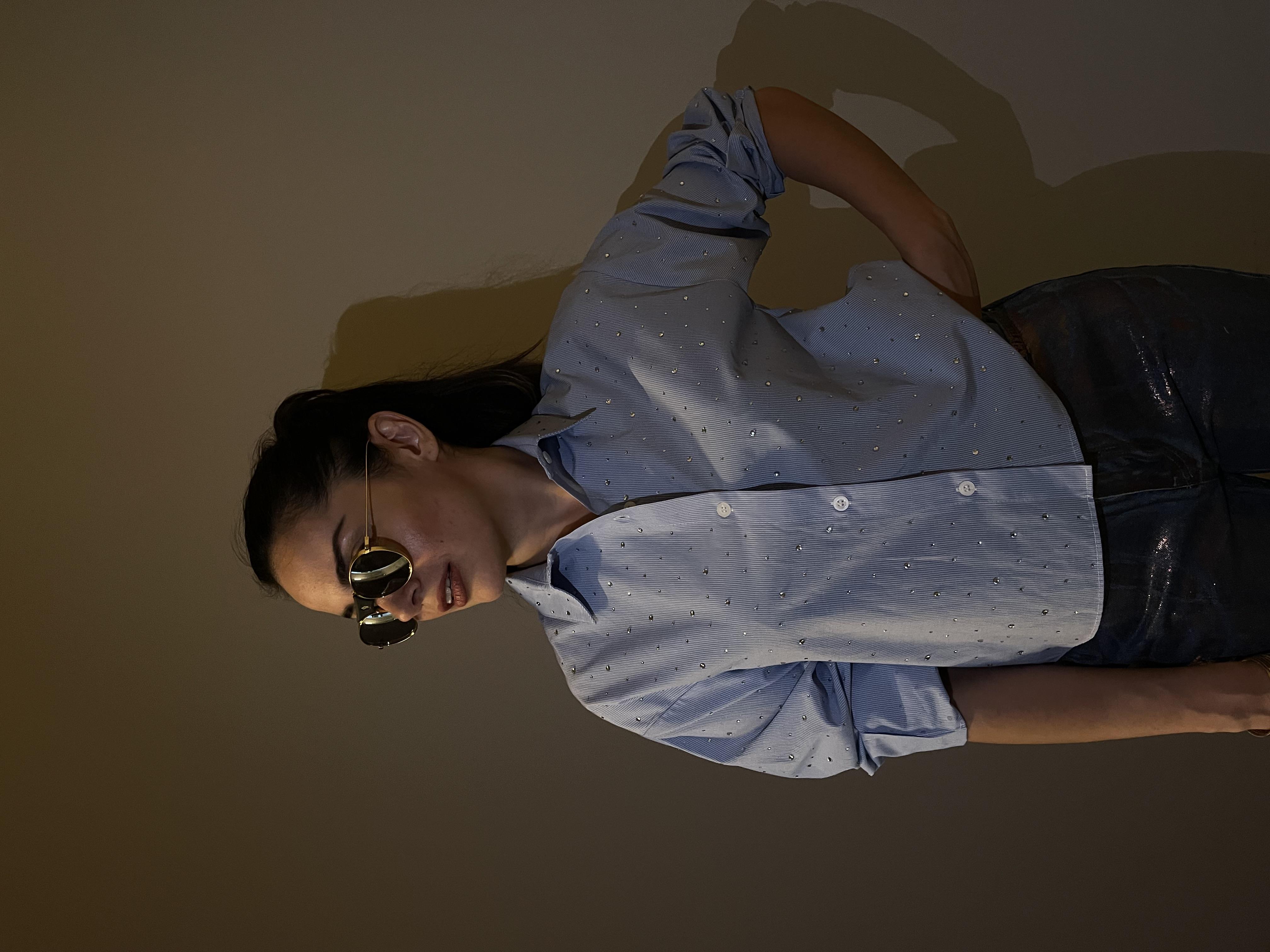 MAVİ TAŞLI GÖMLEK