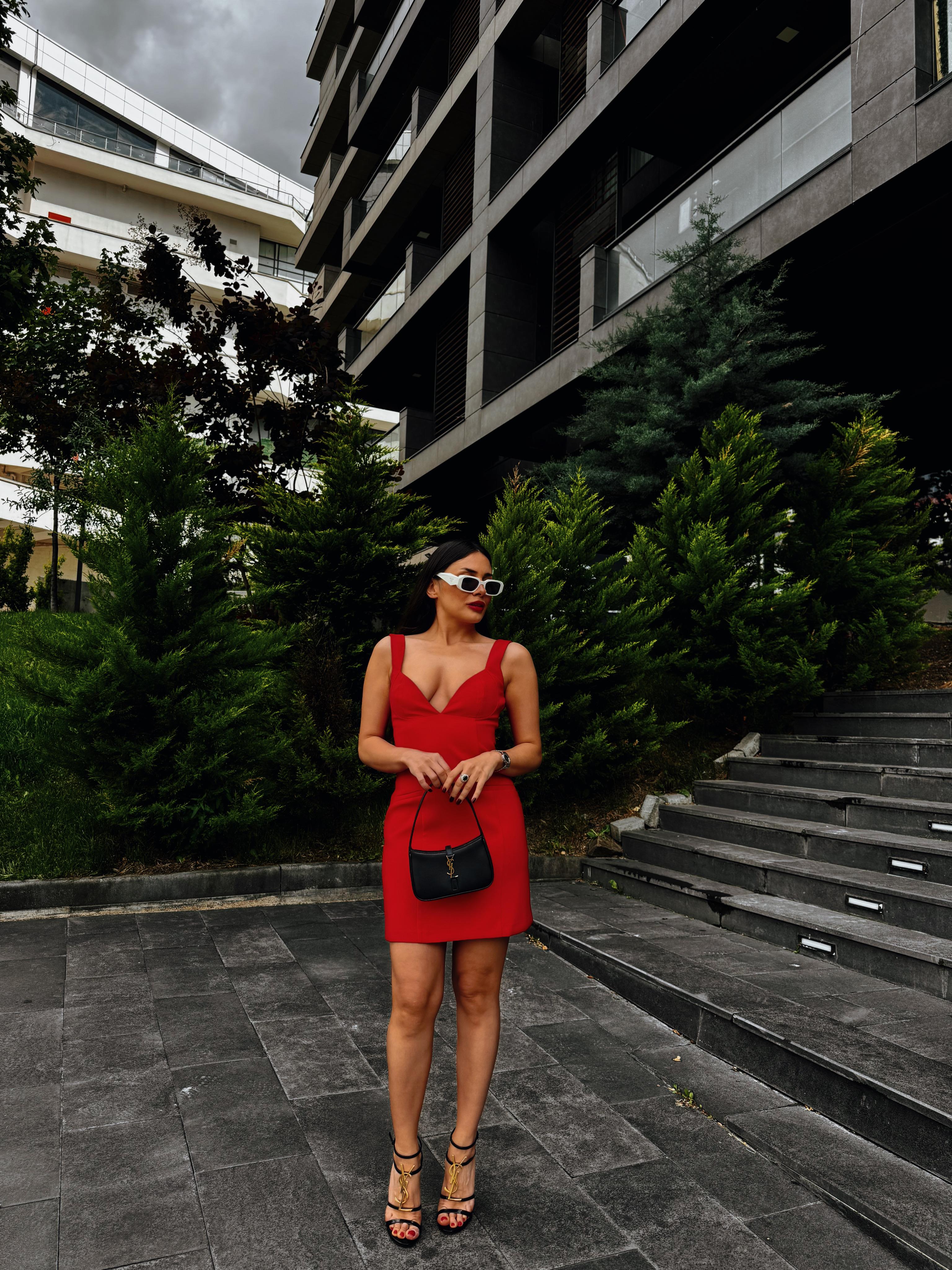 MİNİ KIRMIZI ELBİSE 