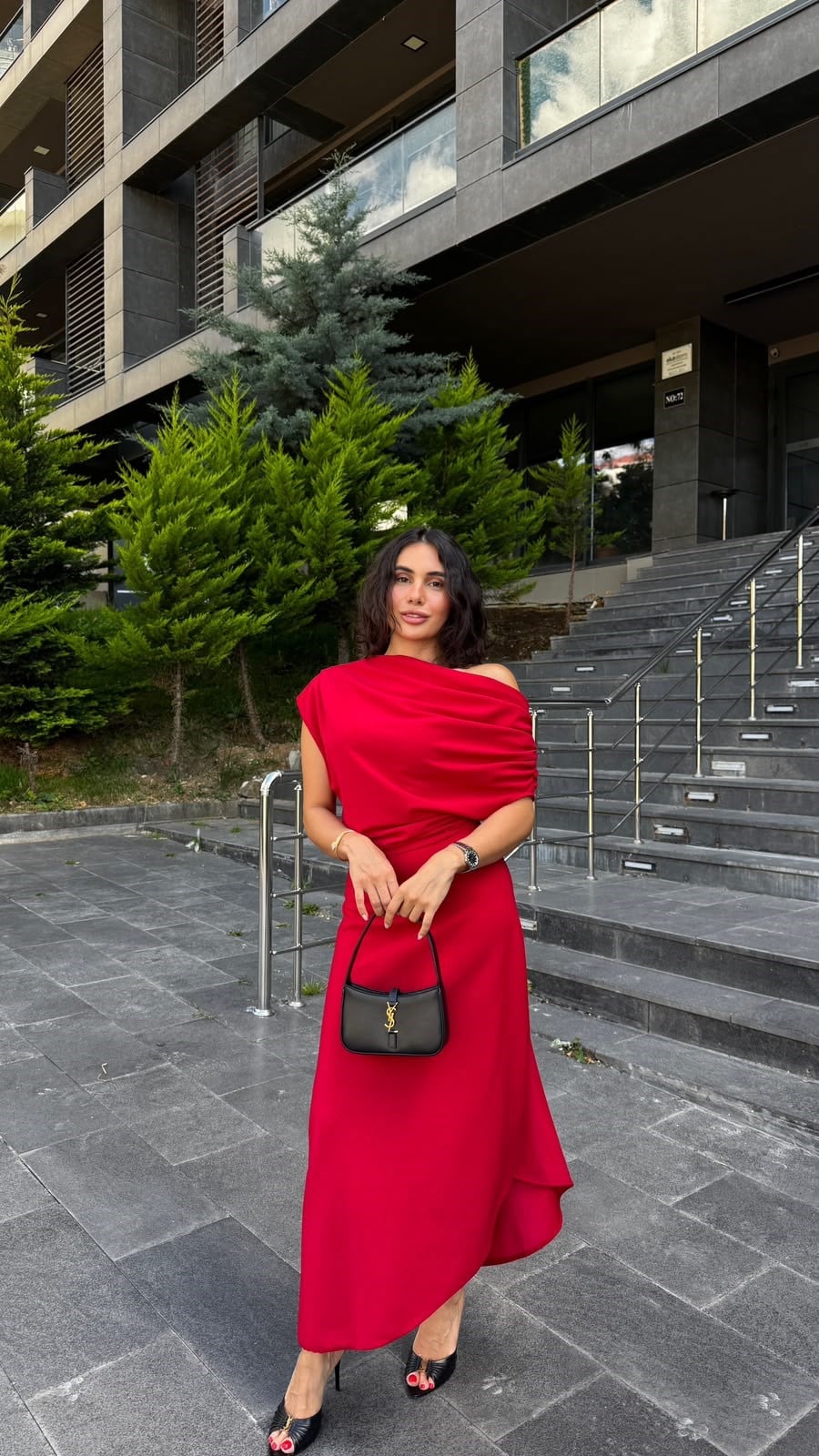 omuz detaylı uzun kırmızı elbise 