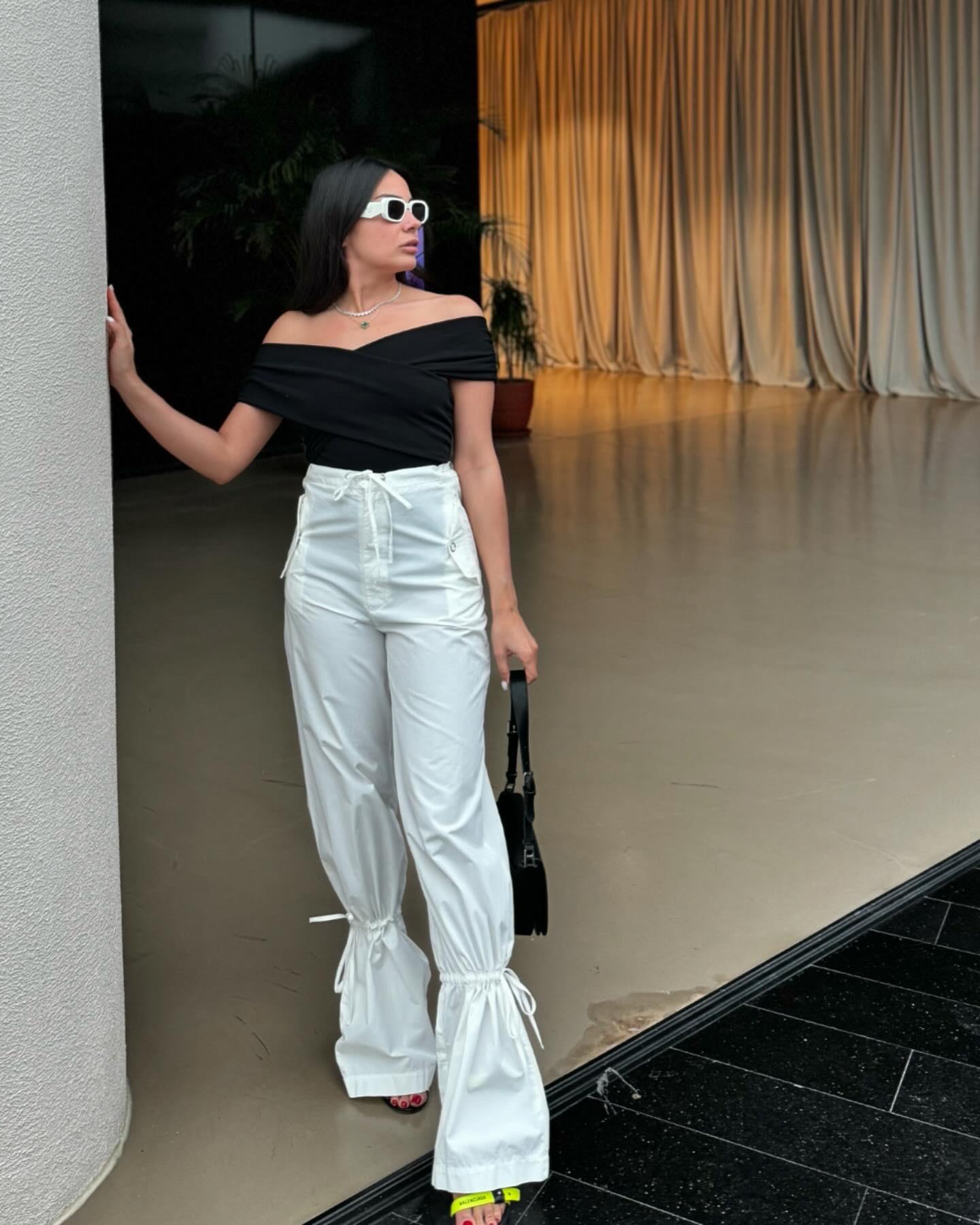 PAÇASI BÜZGÜ DETAYLI PANTALON