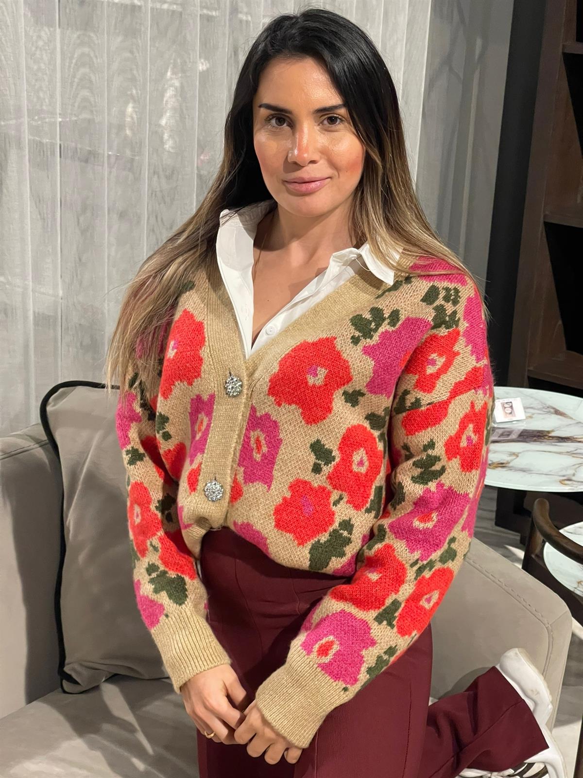 V YAKA ÇİÇEK DESENLİ HIRKA