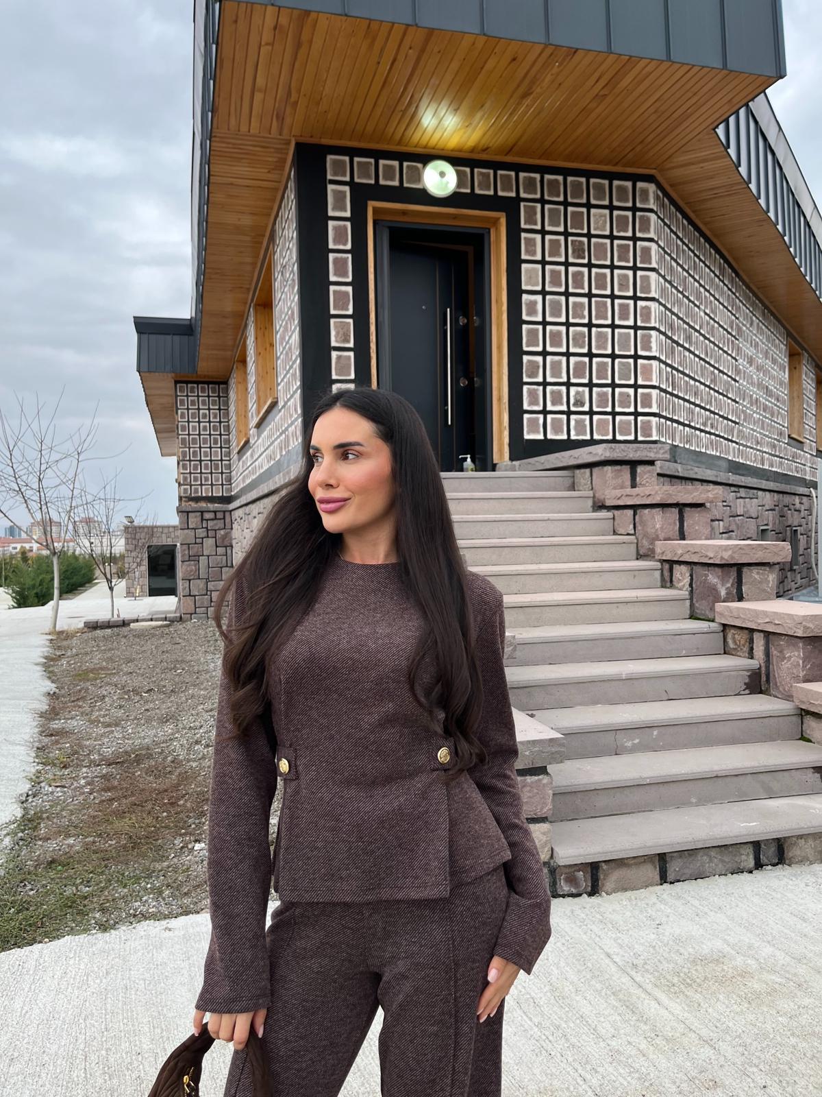 YANLARI DÜĞMELİ TAKIM 