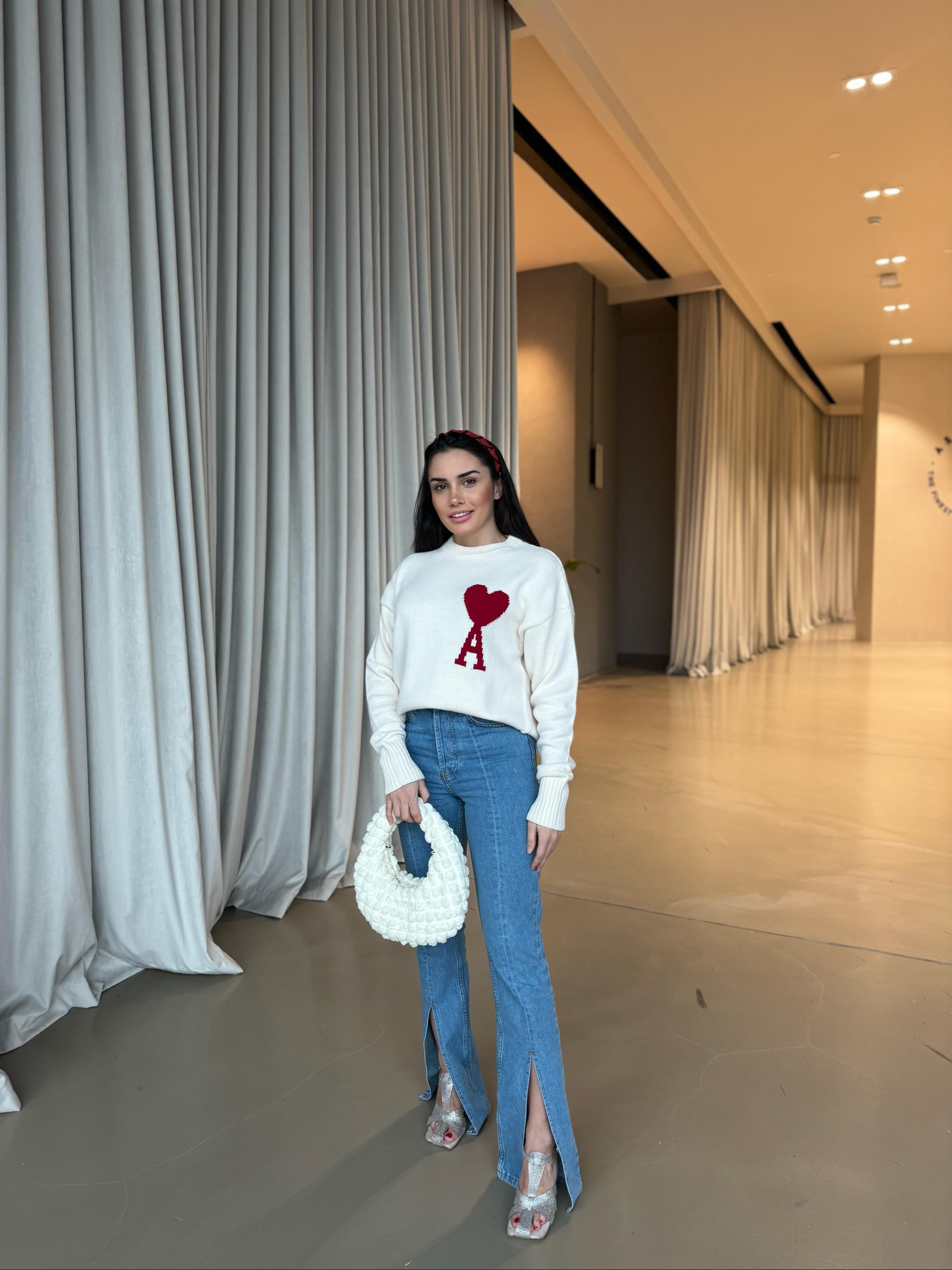 YIRTMAÇ DETAYLI DÜĞME KAPAMALI JEAN