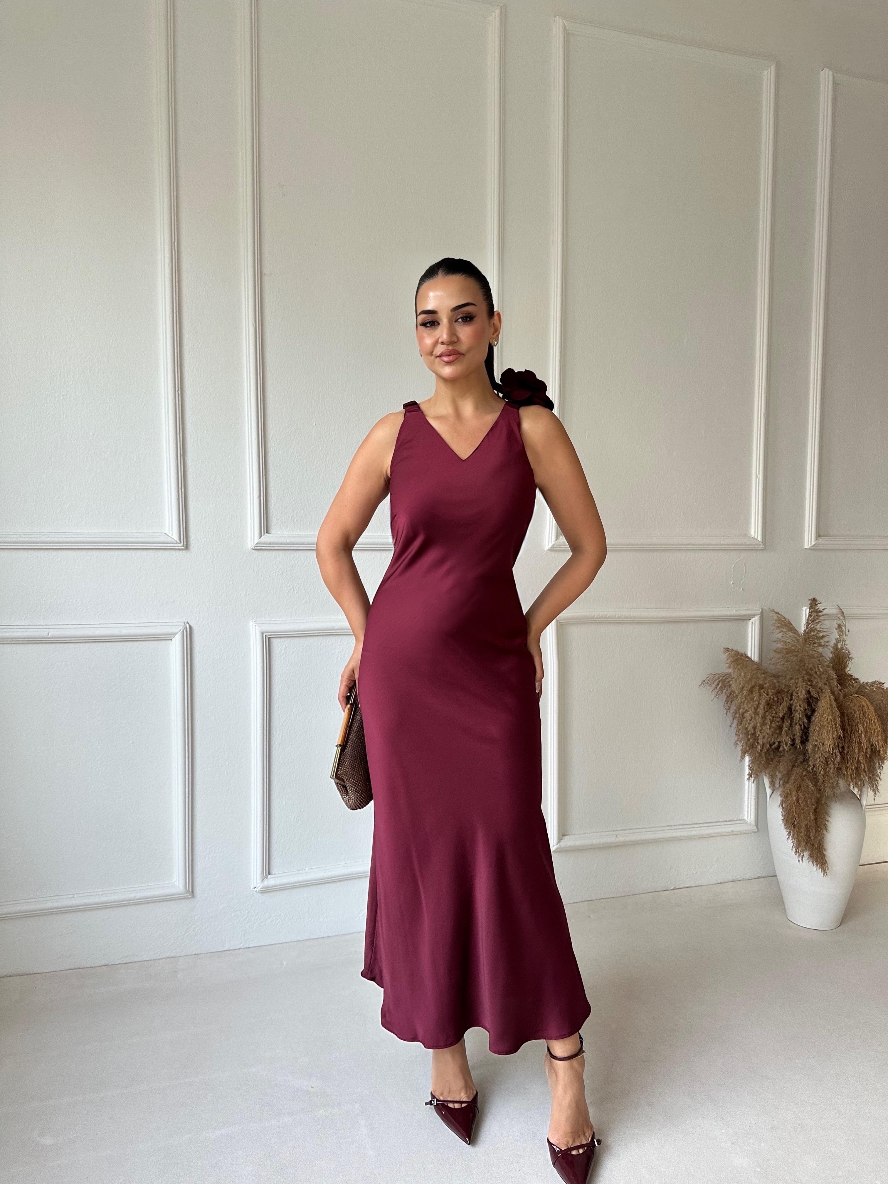 Marka Model Çiçek Detaylı V Yaka Bordo Saten Elbise | Nora Butik