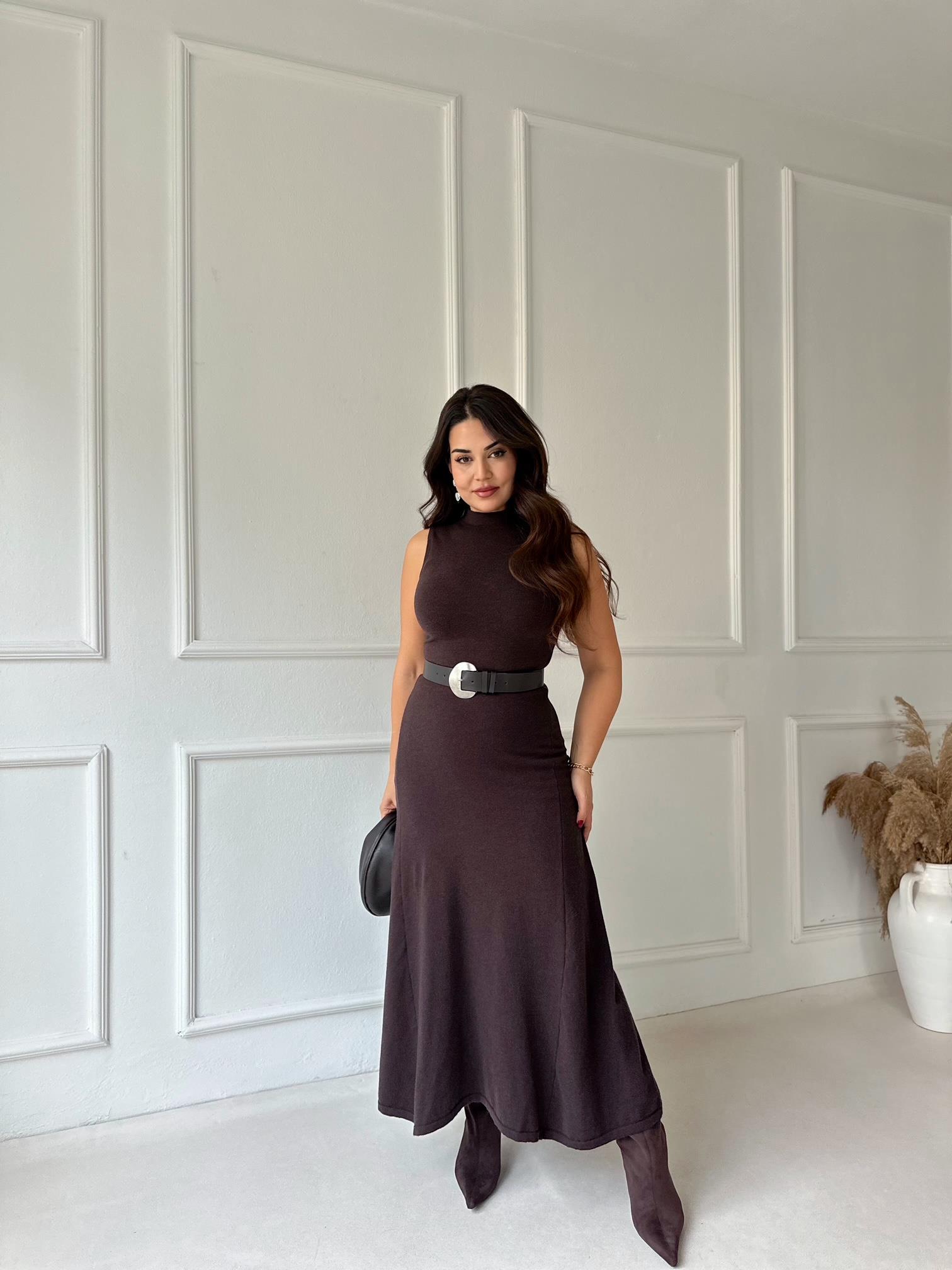 Mocha Chic Kolsuz Midi Triko Elbise - Kahve