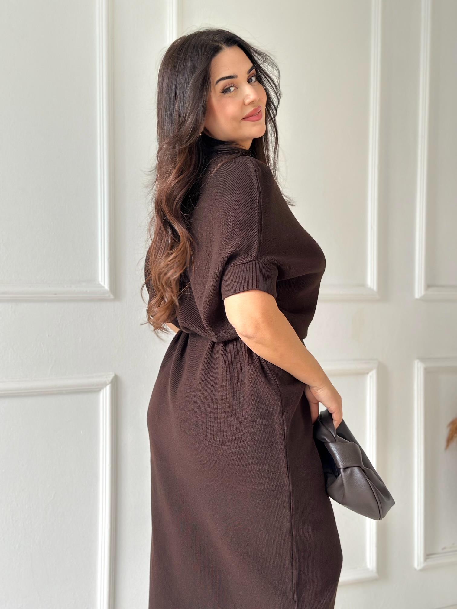 Kuşaklı Dik Yaka Acı Kahve Triko Midi Elbise · 5