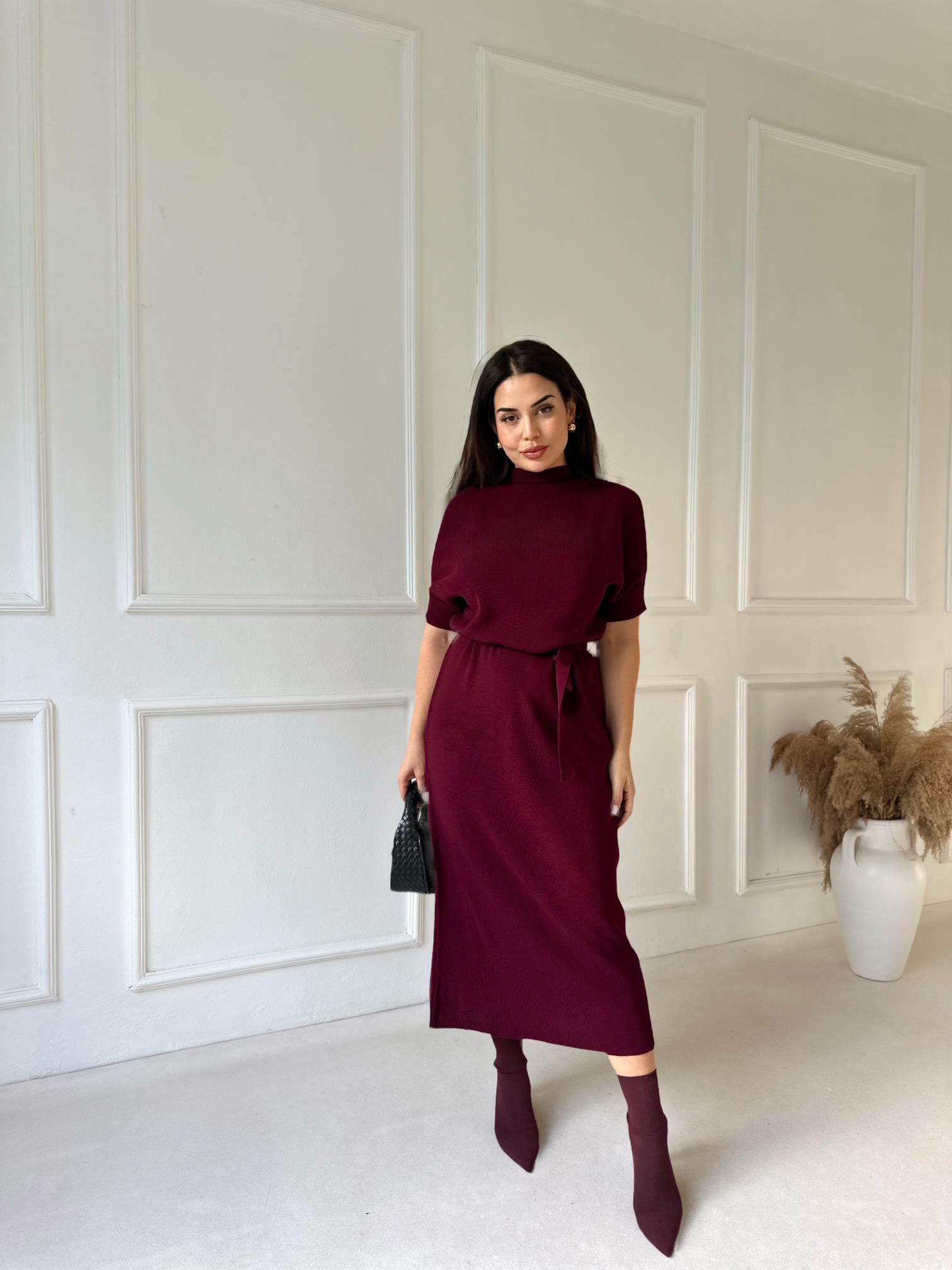 Kuşaklı Dik Yaka Bordo Triko Midi Elbise