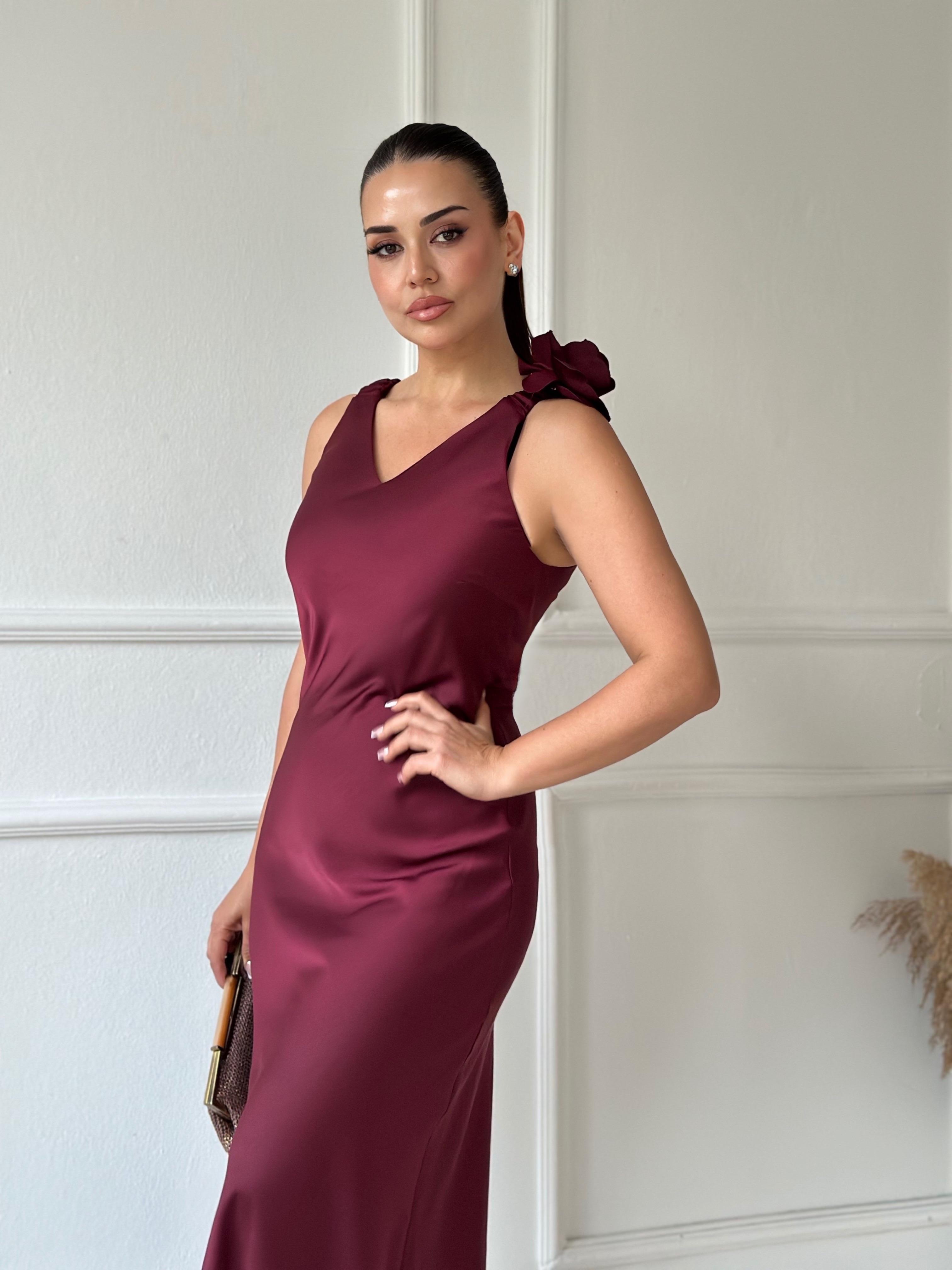 Marka Model Çiçek Detaylı V Yaka Bordo Saten Elbise | Nora Butik