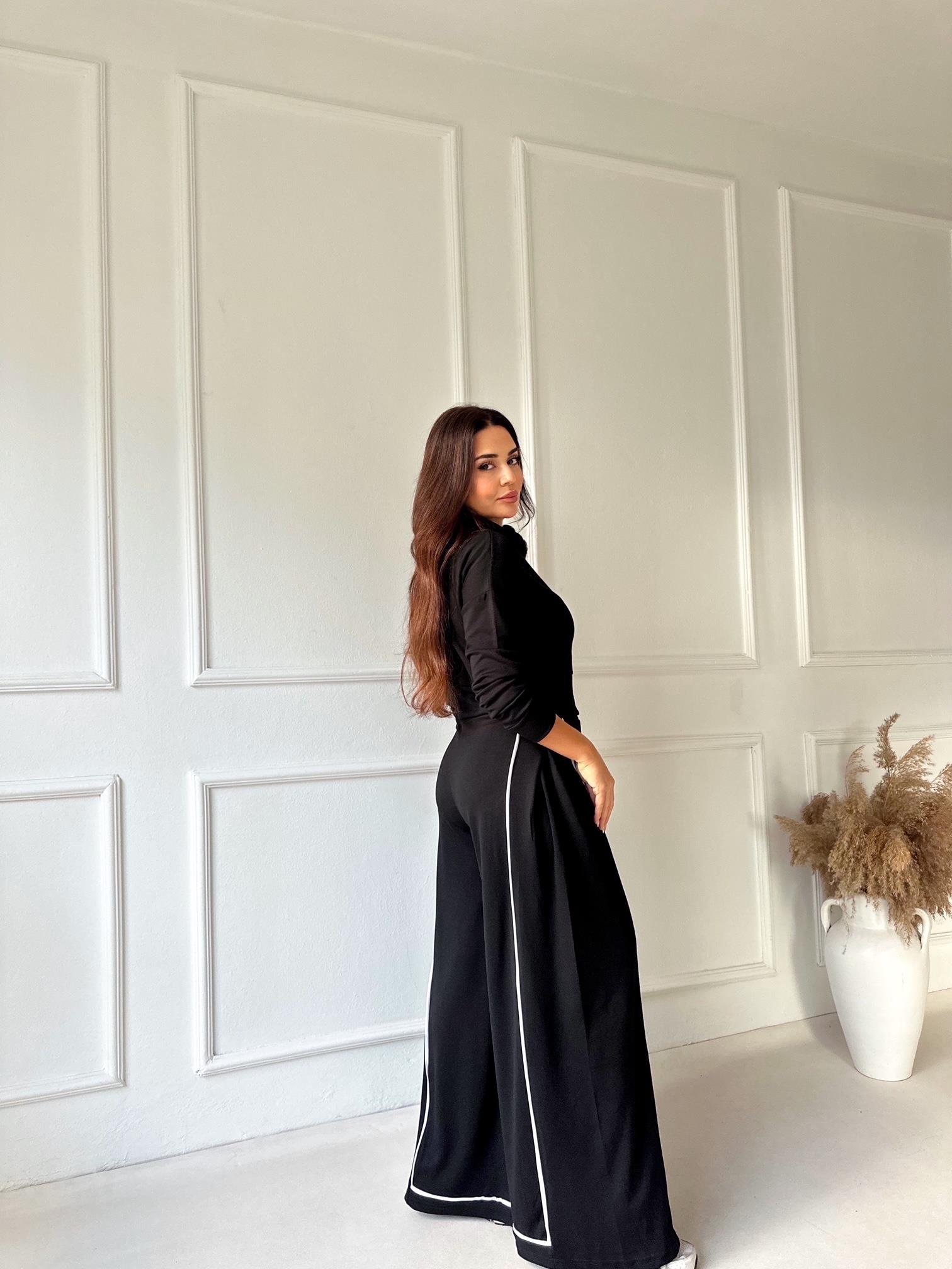 Minimal Şerit Detaylı Geniş Paça Pantolon Takım - Siyah · 2