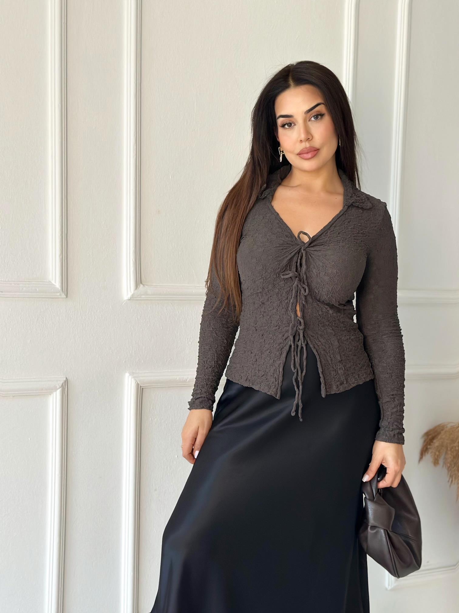 Önü Bağcıklı Dokulu Kadın Bluz - Kahve