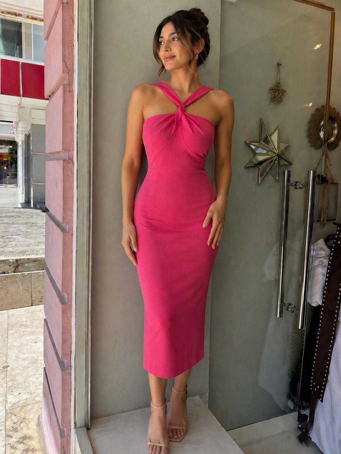 Pembe Halter Yaka Kalem Elbise