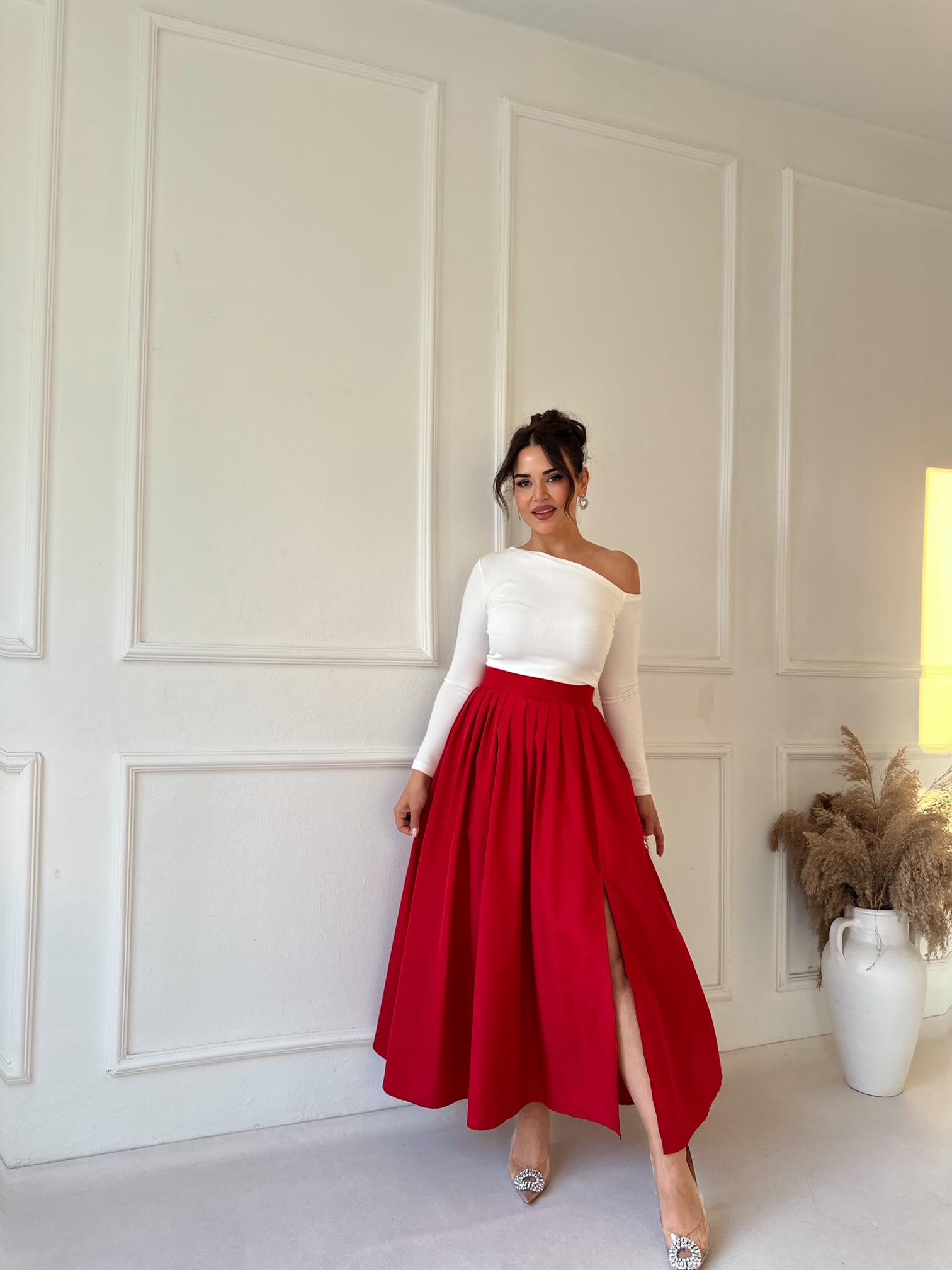 Premium Kalite Kırmızı Yırtmaçlı Tafta Midi Etek - Nora Butik · 2