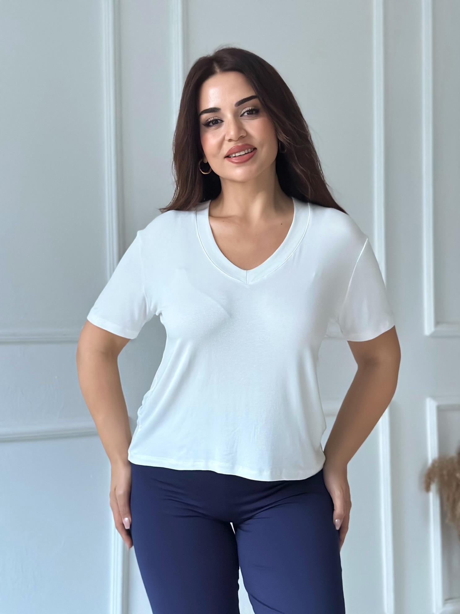 Premium Soft Touch V Yaka Basic Tişört – Beyaz