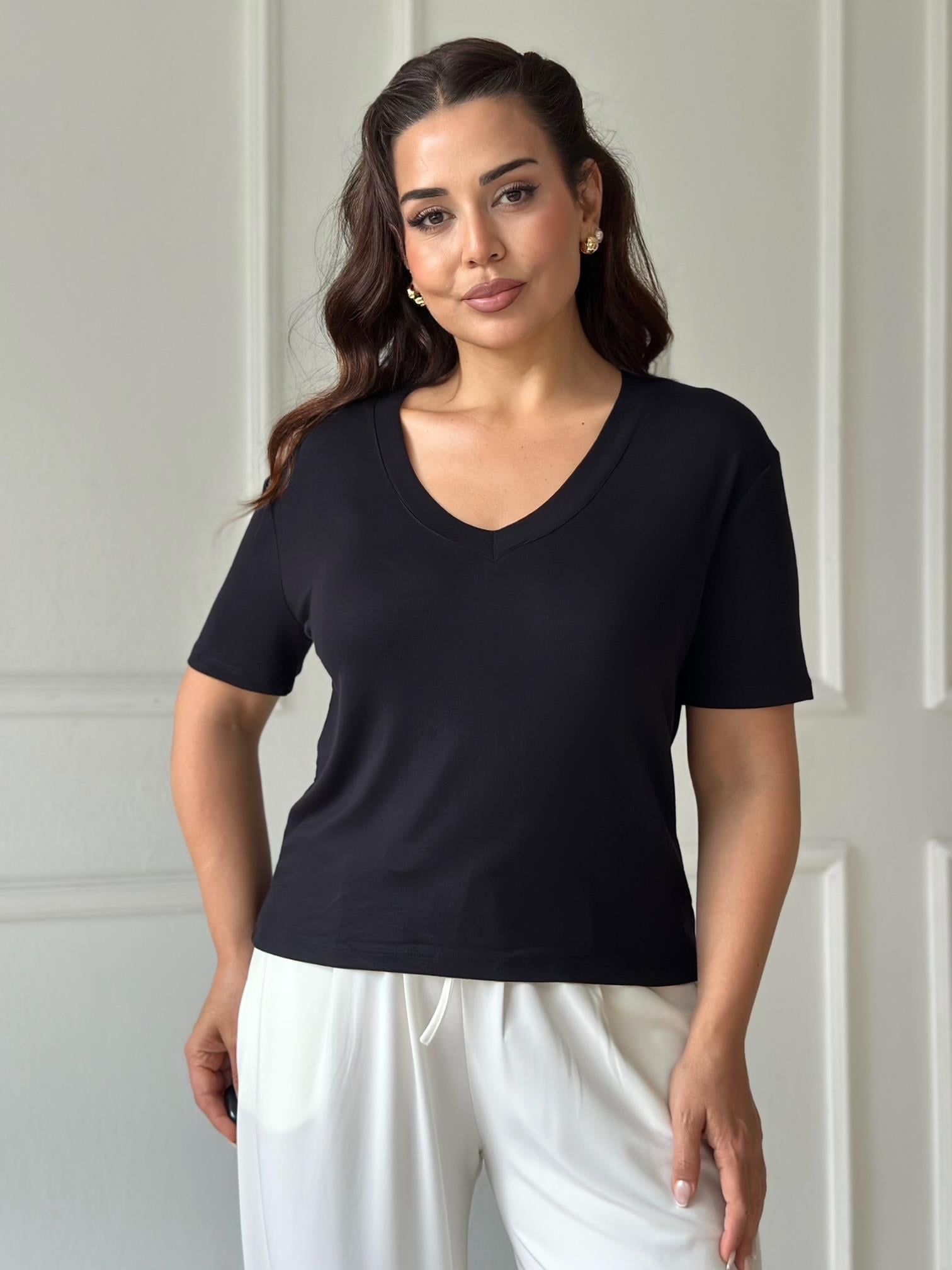 Premium Soft Touch V Yaka Basic Tişört – Siyah